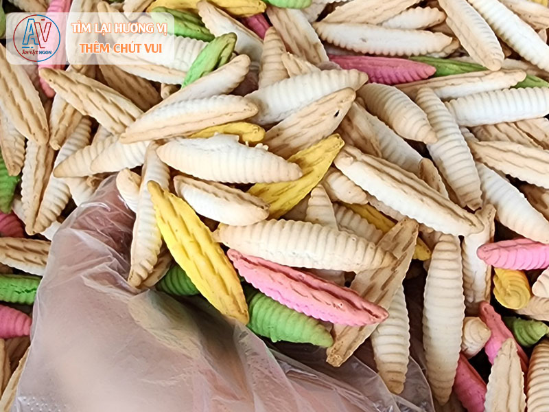 Bánh tuổi thơ quen thuộc gợi nhớ tiệm tạp hóa ngày xưa